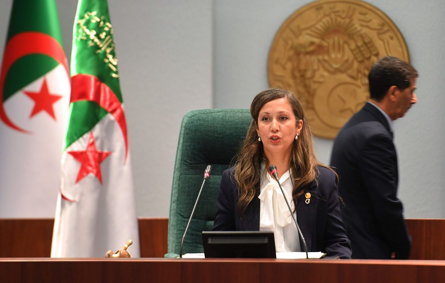 Khalida Boufedeche se convierte en la primera mujer elegida presidenta del Parlamento Khalida Boufedeche se convierte en la primera mujer elegida presidenta del Parlamento